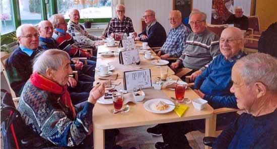 05., Frau Margot Stotz, Wohnbereich GPF, OG Das Café im Kuchen - ein Ort der Begegnung Am Donnerstagnachmittag (ausgenommen an Feiertagen) ist die Senioren-Wander-Gruppe (SWG) aus Vaihingen unterwegs.