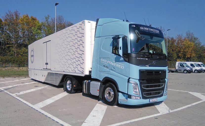 14 Test Blickpunkt LKW & BUS 9/2018 15 Gegenüberliegende Seite: Unser Testkandidat: der neue Volvo FH LNG mit 460 PS Diese Seite von links oben nach rechts unten: Über 20 bis 100 % weniger CO2-