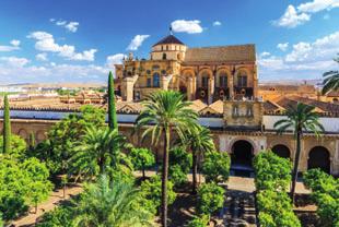 Besichtigungsprogramm: Kathedrale & Glockenturm (Sevilla), Mezquita (Córdoba), Alhambra &GärtenGeneralife(Granada), Gibralfaro Burg (Málaga), Stierkampfarena (Ronda) Fahrt zum Aussichtspunkt Mirador