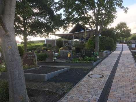 OKTOBER 2017 DER TURMHAHN SEITE 5 Bestattungswesen und Friedhöfe in Jugenheim In den letzten Jahrzehnten haben sich auch in Jugenheim die Bestattungsformen gewandelt.