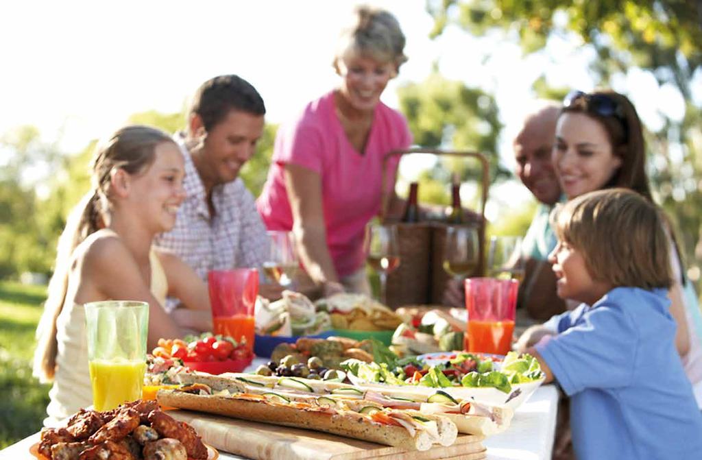 Kolumne Inhaltsverzeichnis 2 Kolumne Stechmückenalarm beim Grillen 3 Interview Karriere mit Lehre 4 Delitzsch Aktuell - DRK-Kreisbereitschaftsleitung neu gewählt - Vierter delitziöser Abendmarkt am