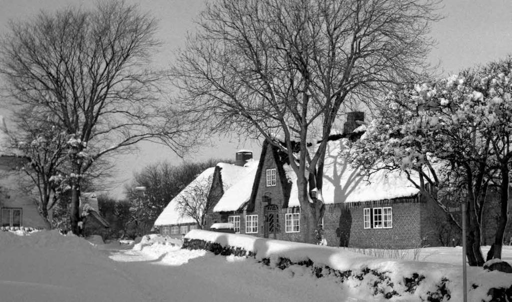 Winterliche Impressionen: Ein Friesenhaus während der fünfziger Jahre. Zeitlos 1859 stattet der Lyriker und Erzähler Julius Rodenberg (1832-1914) der Insel Sylt einen Besuch ab.