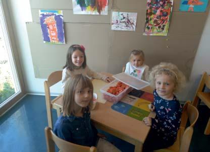 Vorlesen im Kindergarten Wir Kinder der 4. Klasse der VS Krumegg besuchten am 03.10.2019 die Kinder im Kindergarten Krumegg. Die Kindergartenkinder freuten sich schon sehr auf uns.