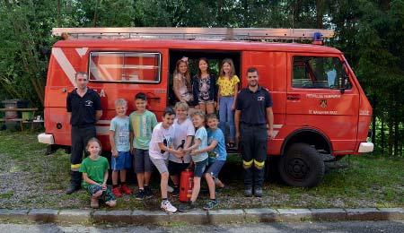 Brandschutzübung Am 07.06.2019 besuchten zwei Feuerwehrmänner der Freiwilligen Feuerwehr St. Marein die Volksschule, um mit den Kindern der 3. Schulstufe eine Löschübung durchzuführen.
