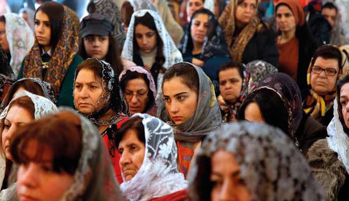 Vom Preis der Nachfolge: Ökumenische Zeugnisse Anwar Amro/AFP/Getty Images Assyrische Christen aus Syrien und dem Irak bei einem Gottesdienst im Libanon.