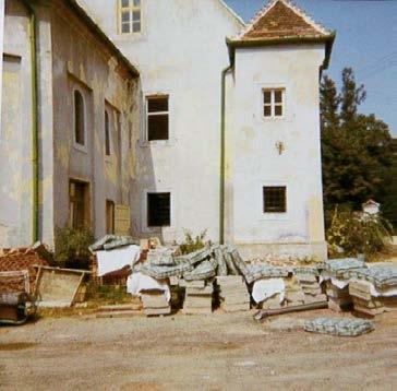 eigenes Heim zu bekommen, wies ihnen der Staat die Ruinen des erwähnten Schlosses in Cerová zu.