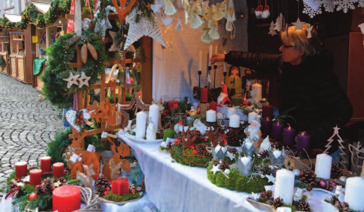 Rückblick Die Weihnachtszeit in unserer Gemeinde Beim Frauenfrühstück wurden leckere Plätzchen für den Weihnachtsmarkt