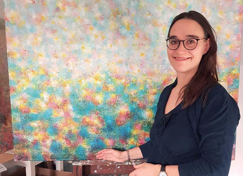 Informationen aus der Gemeinde Kunstausstellung im Café vis-à-vis mit Julia Staiger Beim Malen bin ich so von den Farben fasziniert, dass ich am liebsten das ganze Farbspektrum im Bild unterbringen