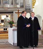 inheit in der Vielfalt Nach zehn Jahren der letzte Gottesdienst in Steinau: Sabine und Axel Schudt verabschiedeten sich in der Katharinenkirche.