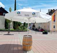 Die Schirme werden bei der Gemeinde Ringsheim gelagert, können aber von allen Mitgliedsgemeinden Sonnenschirme der Breisgauer Wein GmbH.