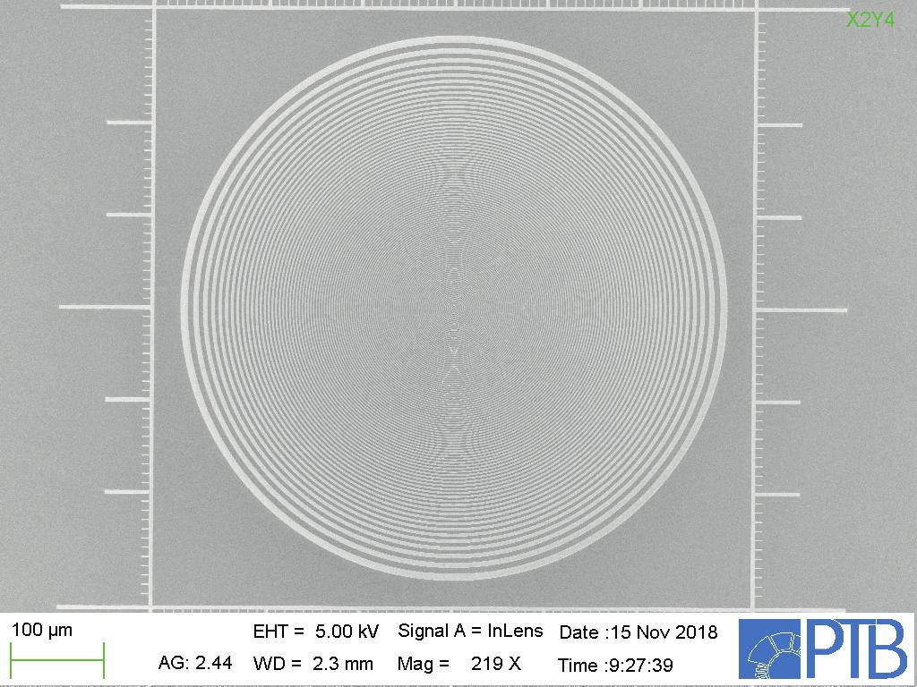 Abteilungsbericht 2019 Elektrizität Aufbau von Quanten- und klassischen Einheitenskalen Bild 4: Kreisförmiger Prüfkörper aus komplexen kreisförmigen Strukturen, deren Breite von 0,1 µm bis 40 µm