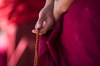 trinken, in dem seine Leiche gewaschen wird Die Botschaft des Dalai Lama von Frieden und Mitgefühl findet bei Menschen aller Glaubensrichtungen Anklang.