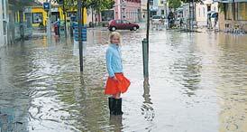 Die Grieskirchner Innenstadt wurde beim Gewitter überschwemmt. Einsatz nach dem Hagelsturm.