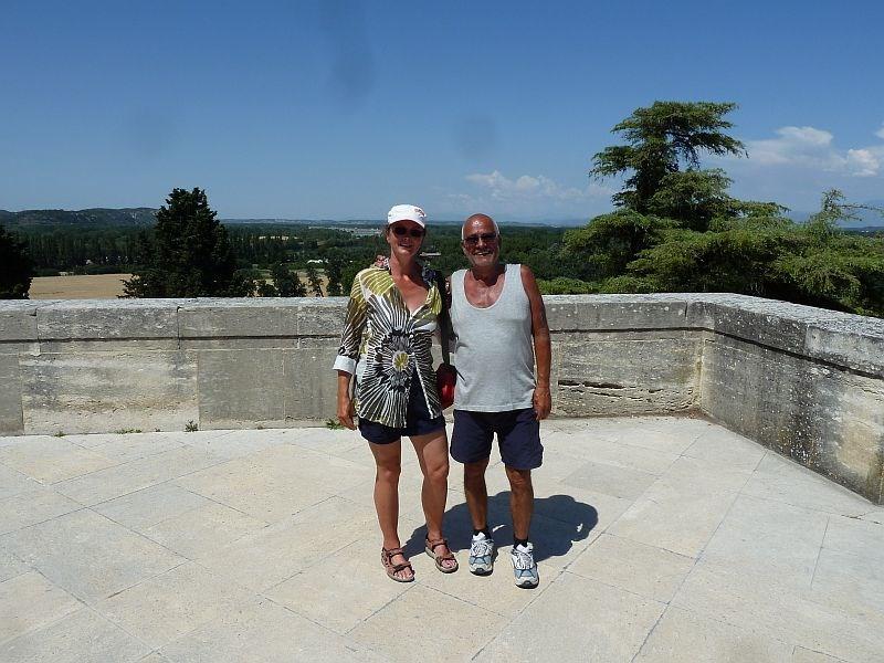 Roquemaure - Avignon 11. Juni 1 Schleusen 18.7 km 2.5 Std. Reisezeit (Ablegen - Festmachen) Heute Morgen passierten wir die Schleuse bei Avignon souverän ohne jegliche Wartezeit.