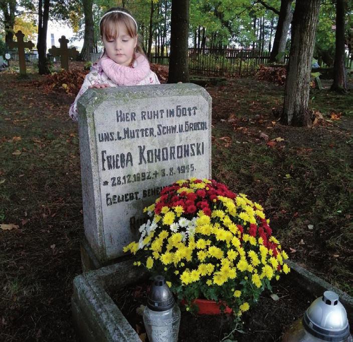 Peitschendorf. Unerwartetes Finale des Aufräumens des Friedhofs GESELLSCHAFTEN Chrysanthemen von der Regierung selbst Es sollten Grabkerzen angezündet und an den Gräbern gebetet werden.