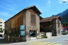 Ein weiteres im Schweizer Holzstil erscheinendes Gebäude ist die St. Luziuskapell aus dem 17. Jh., die 1902 umgestaltet worden ist. Kaserne Fuhrhalterei Kapelle St.