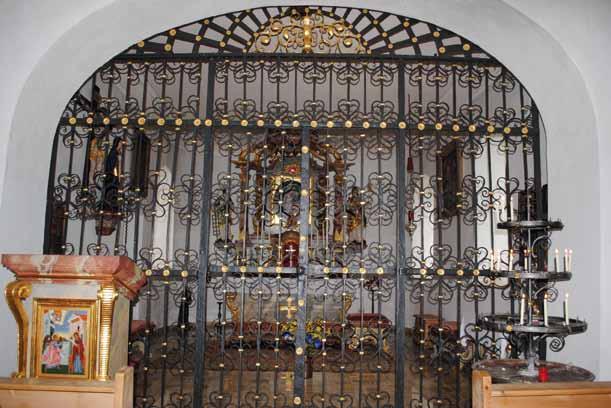 Neujahrsempfang Altarraum im Osterbrünnl das Schmiedegitter stammt von den Vorgängern der Schmiede von Josef Wühr lein wieder abgerissen werden musste.