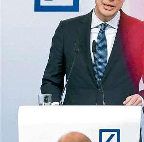 Von Rolf Obertreis Trotz eineshohen Verlustes von 5,7 Milliarden Euro ist Deutsche Bank- Chef Christian Sewing mit der Entwicklung zufrieden.