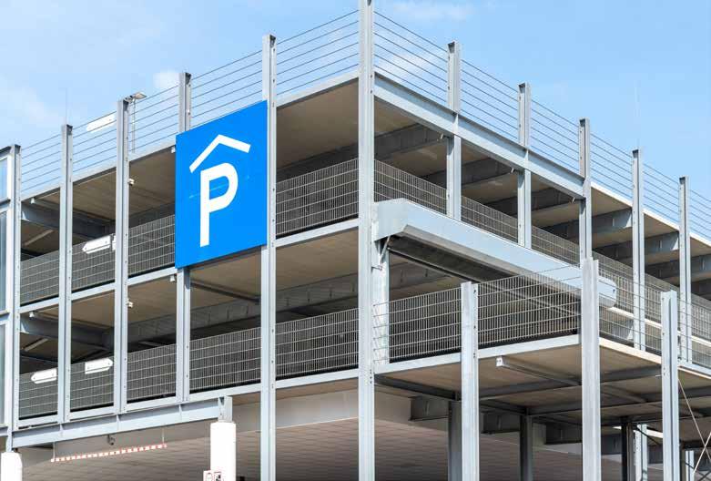 STAHLBAU AKTUELL C_ADOBE STOCK Parkhäuser für geänderte Mobilitätserfordernisse Eine Arbeitsgruppe aus Planern, Ziviltechnikern und Stahlbauunternehmen hat die ÖSTV-Richtlinie für Parkhäuser auf