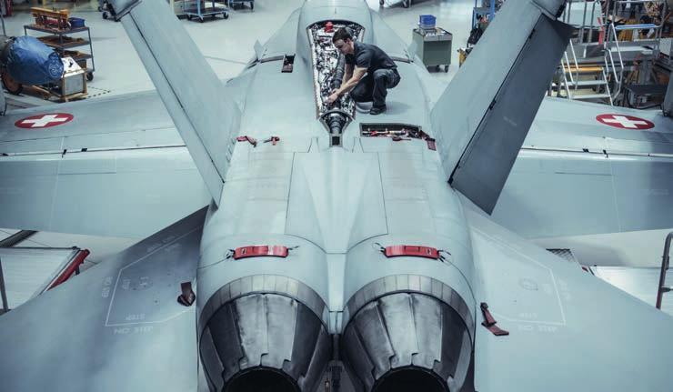 Des Weiteren projektieren und integrieren wir komplette Selbstschutzsysteme für militärische und zivile Flugzeuge inklusive dazugehöriger Testausrüstung.
