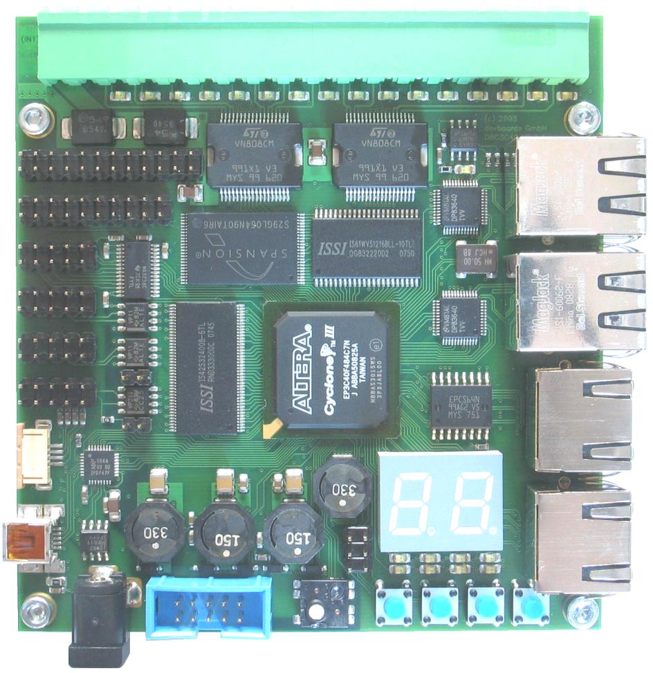 Bild 3.: Ds FPGA Development Bords "MercuryCode" von EBV bietet uf einer Fläche von mm² lle Elemente für den Aufbu einer komplexen Elektronikschltung mit hoher Verrbeitungsgeschwindigkeit. 3. Ds Drei-Schichten-Modell Ds ngeführte Beispiel und viele ndere Anwendungen lssen sich mit einem Drei- Schichten-Modell beschreiben, Bild 3.