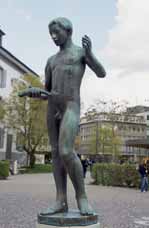 "Hartmann-von-Kyburg-Brunnen" 1948 Statue und Trog Colombier