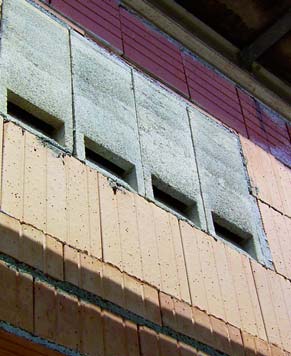 41 (rechts): Nicht nur der Flachdach-Abschluss bietet den Fledermäusen ein Quartier die