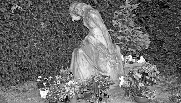 Roswitha Faust Friedhof in Frankfurt ihre Verwandten in die Türkei, da in Deutschland die Möglichkeit zur glaubensgemäßen Bestattung vielerorts nicht oder nur bedingt gegeben ist.