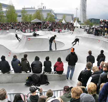 Hier finden in regelmäßigen Abständen internationale, prestigeträchtige Skatingwettbewerbe wie der Quicksilver Bowlriders statt.