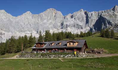 Hütten & Jausenstationen Walcheralm Unsere eigene Almhütte, die Walcheralm, ist im Sommer und im Winter bewirtschaftet.