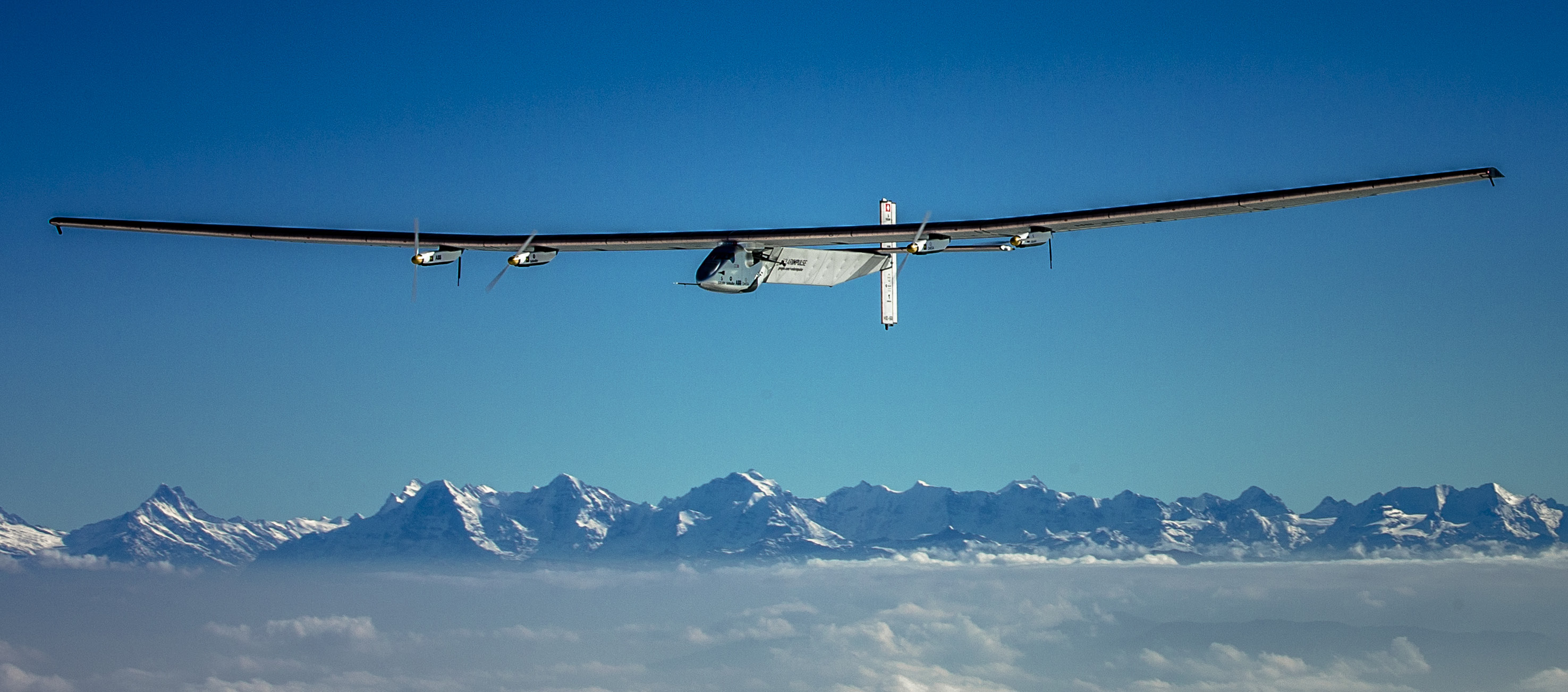 Thema: Solarflugzeug Solar Impulse 2 Es war einmal eine verrückte Idee. Ein Flugzeug, das Tag und Nacht ohne Treibstoff, allein mit der Kraft der Sonne fliegen kann.