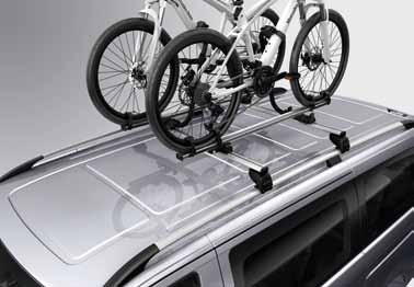 Aluminium-Relingträger als multifunktionale Basis für diverse Mercedes-Benz Transportlösungen: Ski- und