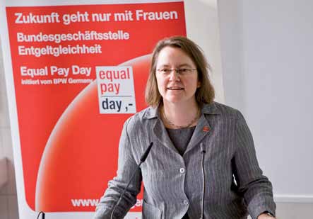 Editorial Liebe Leserinnen, liebe Leser, am 21. März ist Equal Pay Day der Aktionstag für gleiche Bezahlung von Frauen und Männern.