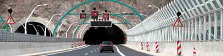 Der längste Straßentunnel ist der im Juli 2003 in Betrieb genommene Rennsteigtunnel in Thüringen.