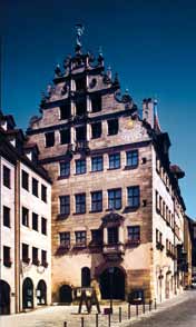 Kl. von der dritten bis elften Jahrgangsstufe an. Neben einem Überblicksangebot zur geschichtlichen Entwicklung Nürnbergs greifen die anderen Programme einzelne Aspekte der Stadtgeschichte bzw.