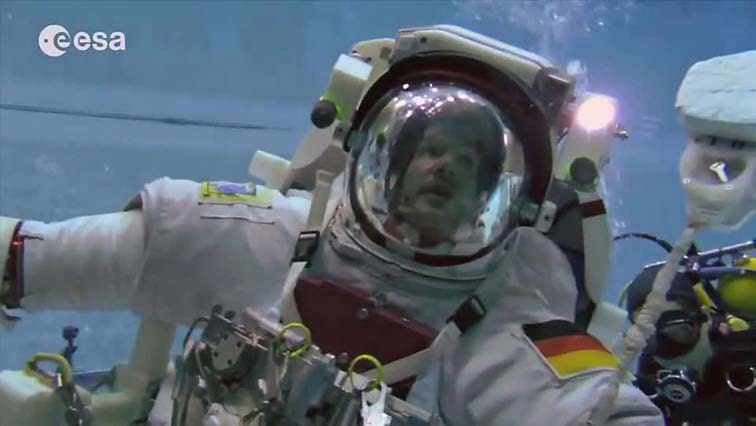 Wie wird man Astronaut? Alexander Gersts Ausbildung zum Astronauten Alexander Gerst ist im fränkischen Künzelsau aufgewachsen und hat 1995 Abitur gemacht.