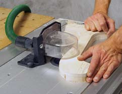 Kanusitz n Herstellung Grundmodul 1 2 3 Zunächst wird die Form der Seiten auf eine Schablone aus etwa 8 mm starkem Furnier sperrholz übertragen, möglichst genau ausgesägt und fein geschliffen.
