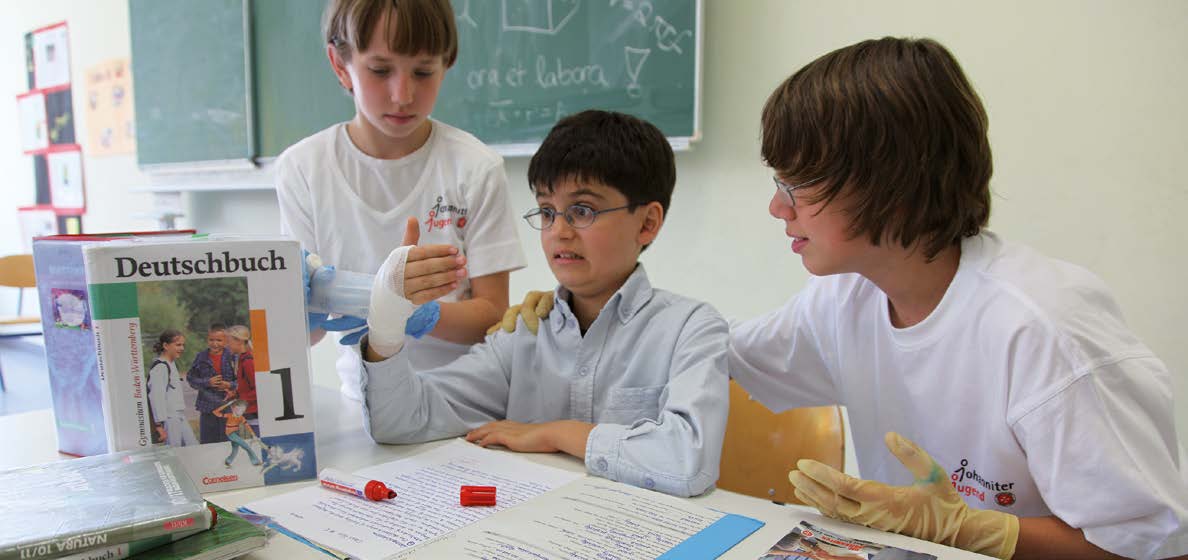 Konfi 3: Schülerinnen und Schüler erleben Kirche»»» als Freizeit AG in den AGGemeinderäumen Zielgruppe 3.