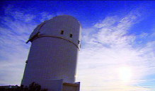 Links: Am Kitt-Peak-Observatorium in Arizona wurde der Asteroid Apophis zum ersten Mal gesichtet Mitte: Am 18.