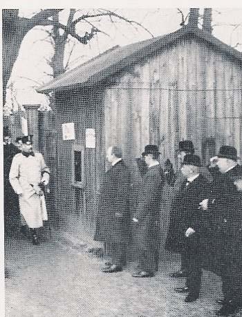 1908 Fußball wurde gesellschaftsfähig 1908 besuchte der Herzog- Regent das Fußballspiel»FC