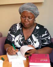Tanella Boni Tanella Boni 1954 in Abidjan, Elfenbeinküste, geboren ist Philosophin, Dichterin, Essayistin und Romanschriftstellerin.