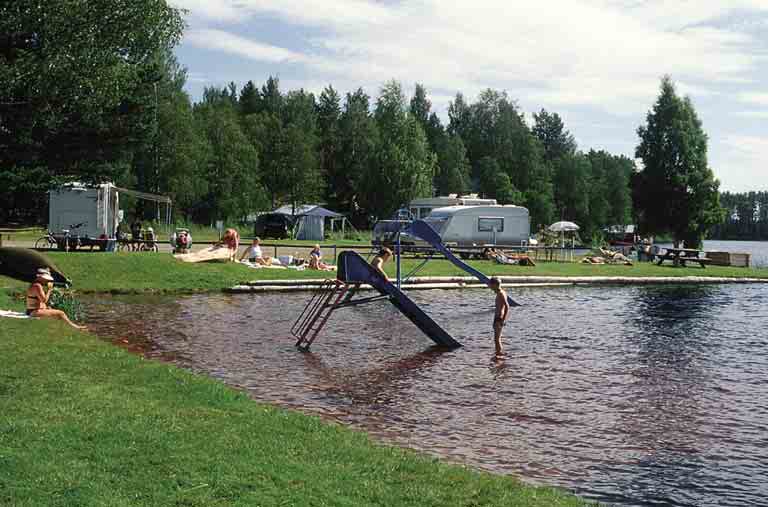 16. Badplatsen En trevlig och barnvänlig badplats vid Öjesjön.