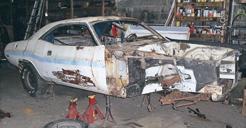 Der Hemi Cuda im Wert von gut 600.000 Dollar bricht mit 98,02 Prozentpunkten alle Rekorde. Und soll doch seinen Meister finden; der weiße 1970er Dodge Challenger wartet schon in Daves Garage.