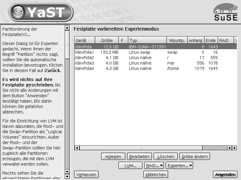 YaST2 listet alle vorhandenen Partitionen der gefundenen Festplatten auf (Abbildung 3.1). An dieser Stelle können Sie von Hand Partitionen erstellen, bearbeiten oder löschen.