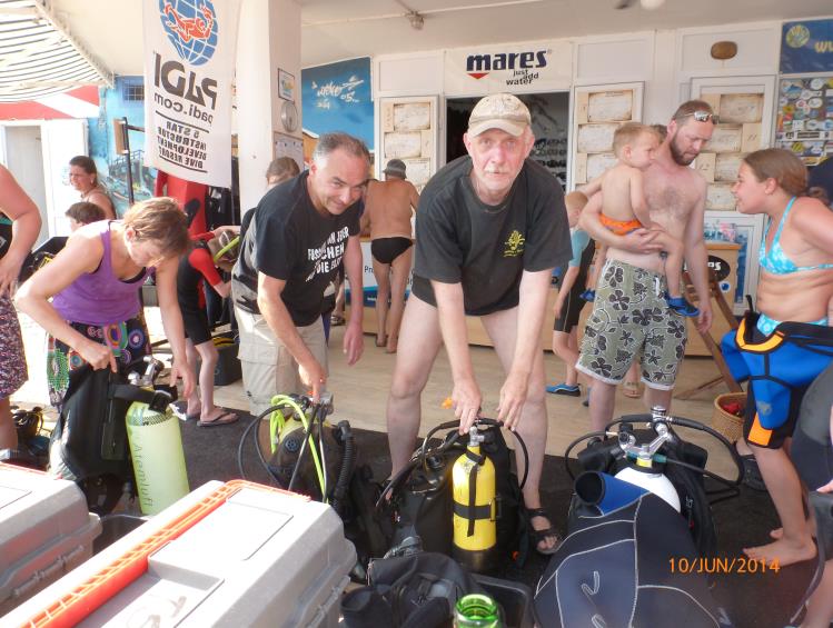 Tauchausfahrt nach Selce/ Kroatien 2014 Zu Beginn der Pfingstferien brachen 9 Familien in Richtung Kroatien auf, um dort die Unterwasserwelt zu erkunden.