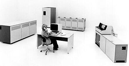 Erst 1984 wurde aus dem Forschungsprojekt bei IBM die erste Software für den Benutzer vorgestellt. Sie benötigte jedoch noch einen 4341 Mainframe Rechner. Abbildung 4.