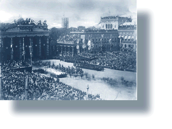 Die Zeit... Glanz und Gloria - und dann erst Sicherheit: Heimkehrende deutsche Truppen vor dem Brandenburger Tor nach dem Sieg von 1871 (li.