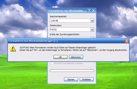 Beim Dateisystem, in welchem der Stick formatiert werden soll, ist darauf zu achten, dass hier der Eintrag auf FAT32 gestellt ist, da dieses Dateisystem auch von älteren Windows-Versionen sowie Linux
