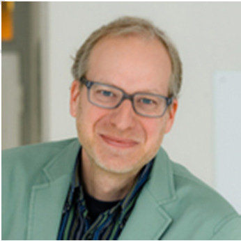 Felix Strohmeier arbeitet seit seinem Studium Informationstechnik und Systemmanagement mit Schwerpunkt auf Netzwerk- und Kommunikationstechnologien als wissenschaftlicher Mitarbeiter bei Salzburg