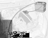 Fahrzeugwartung 197 Starthilfe Motor nicht mit einem Schnelllader anlassen. Bei entladener Batterie Motor mit Starthilfekabeln und der Batterie eines anderen Fahrzeugs starten.